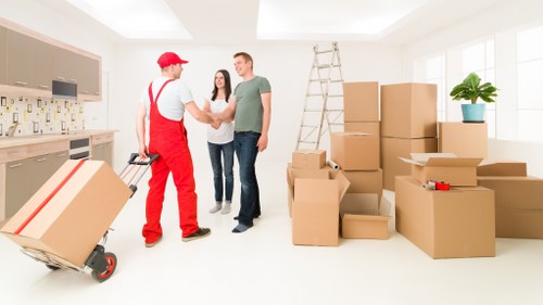 Medium-sized removal truck suitable for Bow relocations